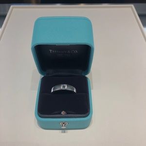 Tiffany & co essential band satin finish size 8